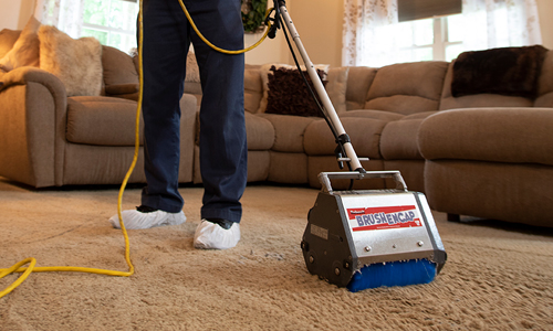 Scrubbing carpet with capet cleaning machine